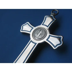 Krzyż metalowy z medalem Św.Benedykta 20 cm błękitny JB